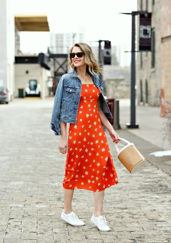 pairing denim jacket and floral dress for spring