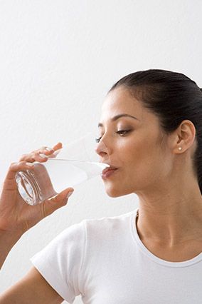 drinking plenty water for fairer skin and healthy body