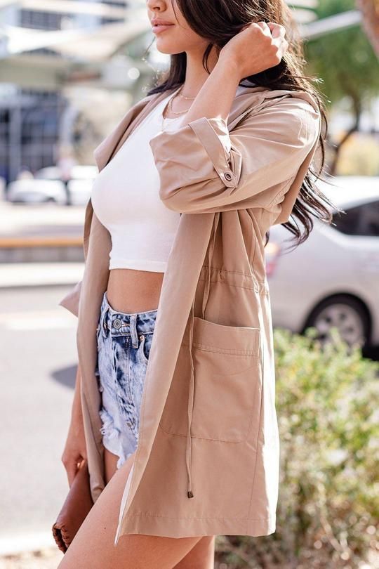 spring outfit idea wearing a lightweight jacket