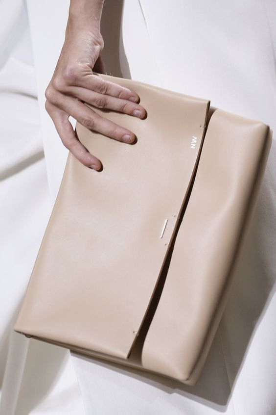 nude clutch for casual spring look