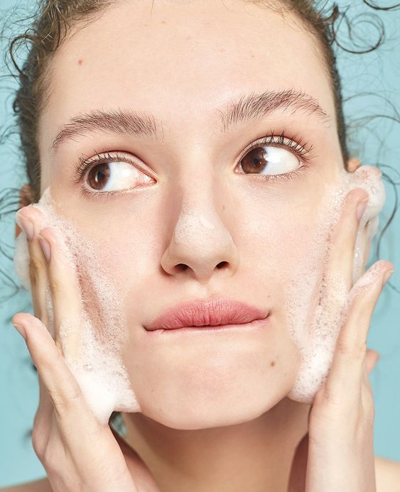 washing face with salicylic acid for oily skin