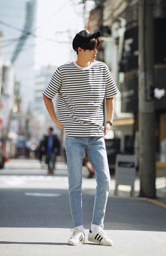 men's casual outfit striped tee