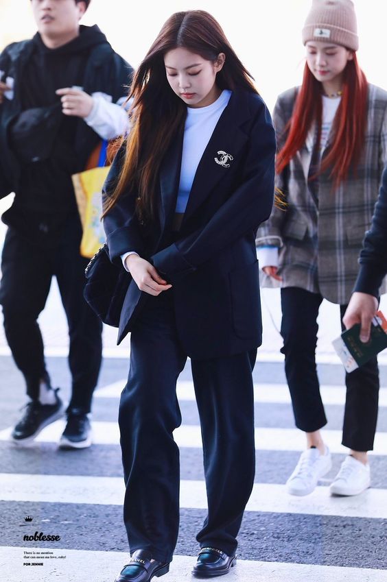 Jennie Blackpink street style wearing coat