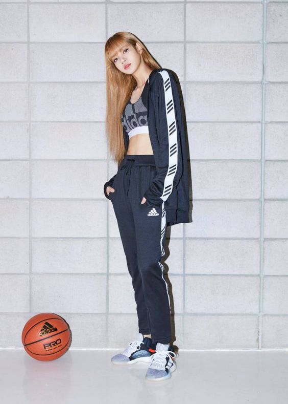 Lisa Blackpink sporty look