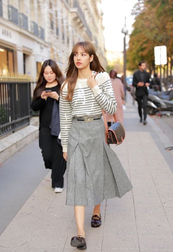 effortless girly look Lisa Blackpink street style