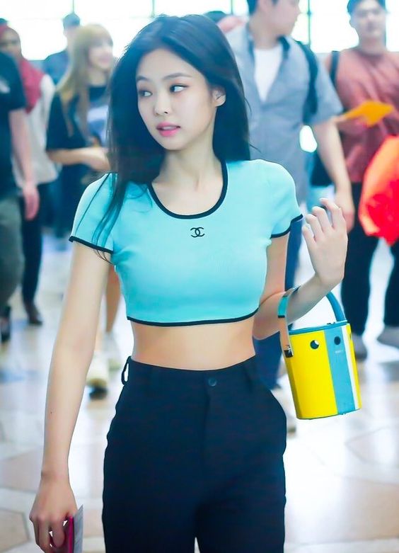 bright color tone tops for summer airport look