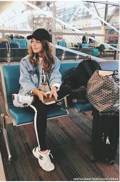 casual street look for the trendy airport fashion look