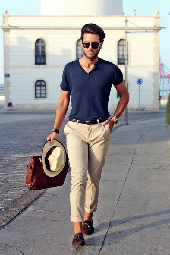 v-neck casual summer fashion look