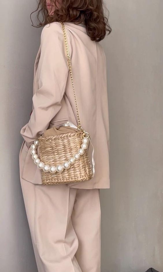 crossbody straw bag with pearls French fashion look