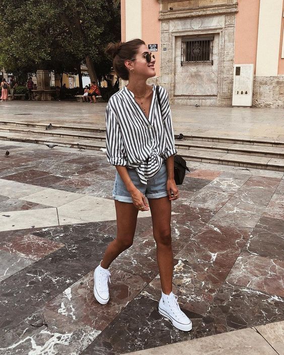 White sneakers for summer essential look