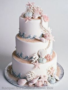 seashells summer wedding cake idea