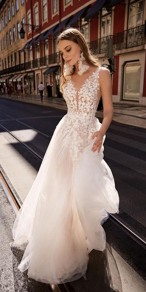 super lightweight wedding dress for summer