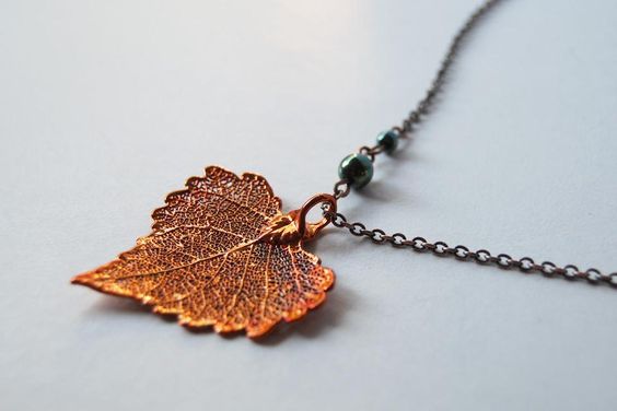 pendant leaf necklace for fall